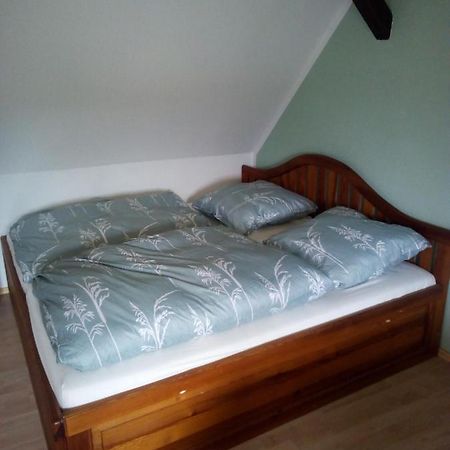 Kleine Ferienwohnung Am Kahlaer Markt Kahla  Екстериор снимка